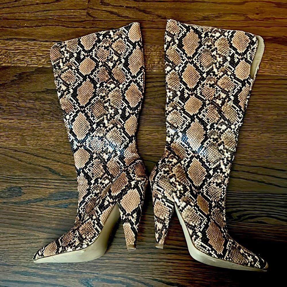 LARA heeled brown snake skin pointed toed boots size 8